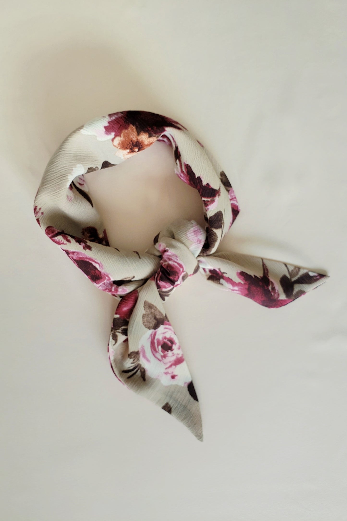 Bandana Lily - Beige Floral