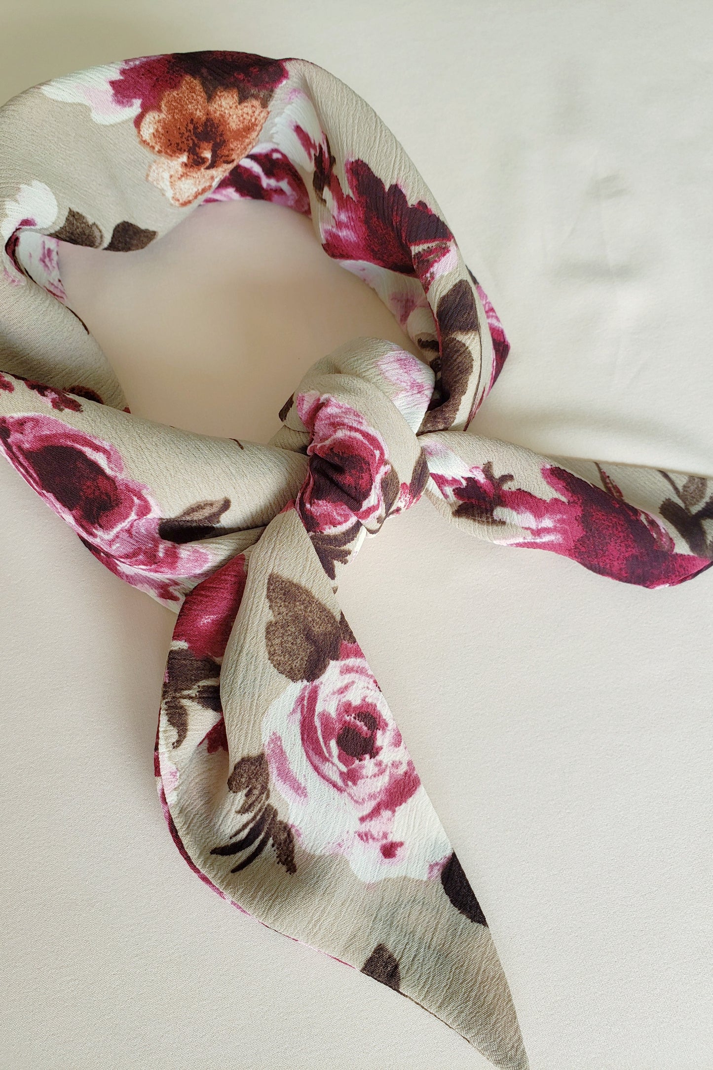 Bandana Lily - Beige Floral